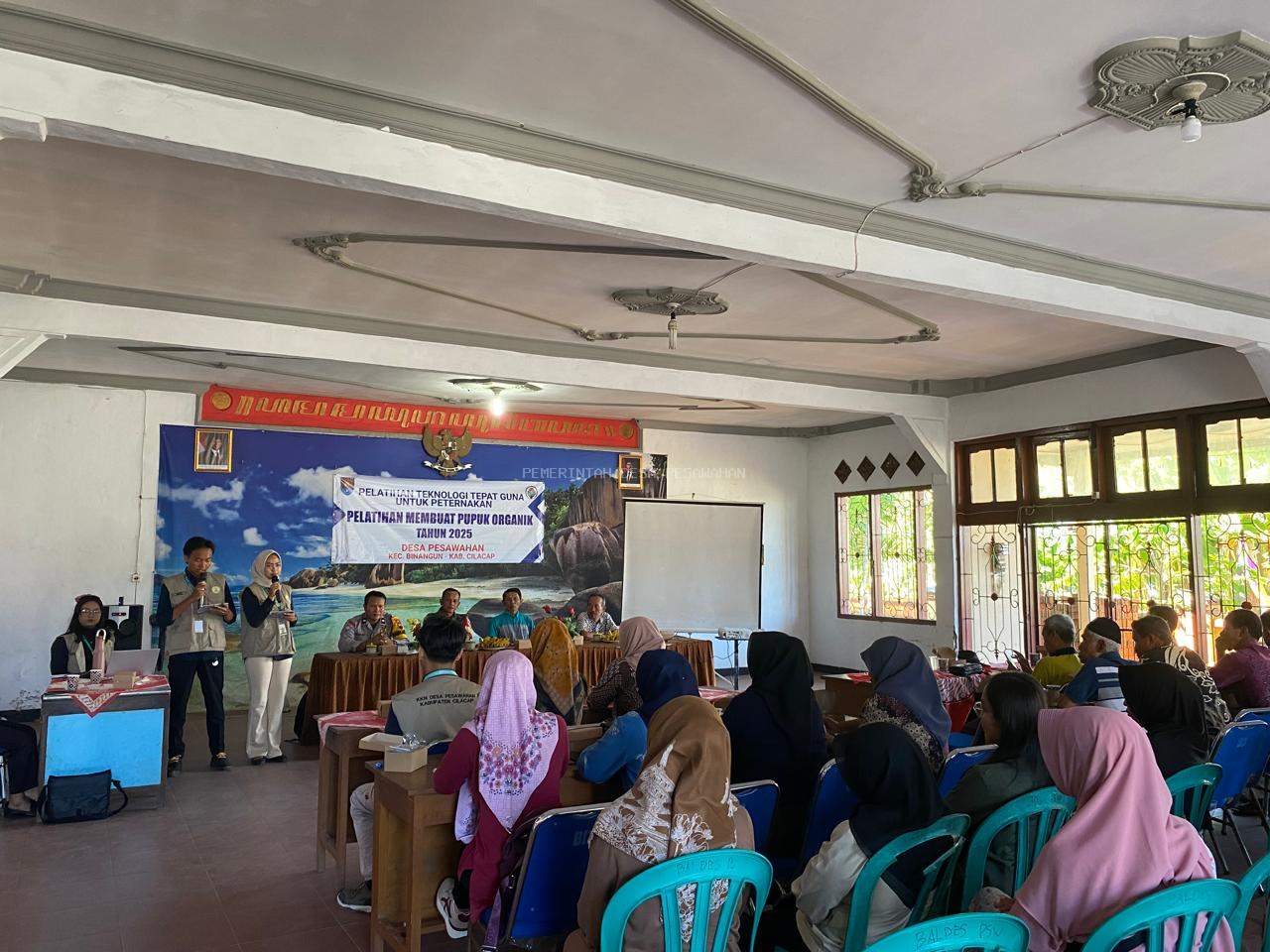 DUKUNG KETAHANAN PANGAN DESA, OLAH KOTORAN KAMBING JADI PUPUK ORGANIK